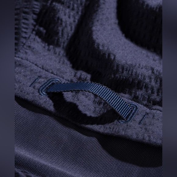 NWT Lululemon Pack Light 1/2 Zip Pullover
Midnight Navy Size 4 - Picture 8 of 13